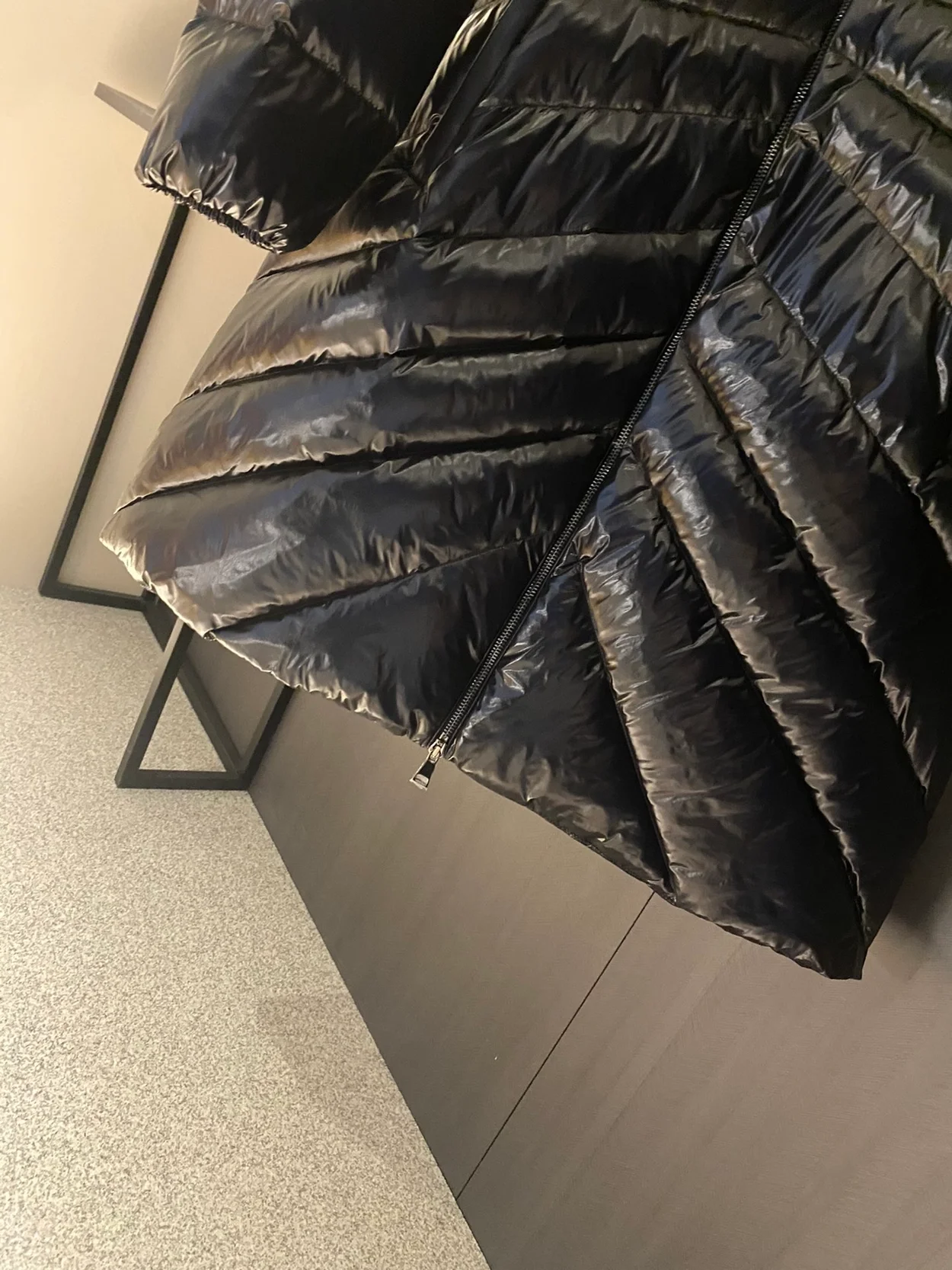 몽클레어 로고 CHANDRE 다운 롱 패딩 블랙