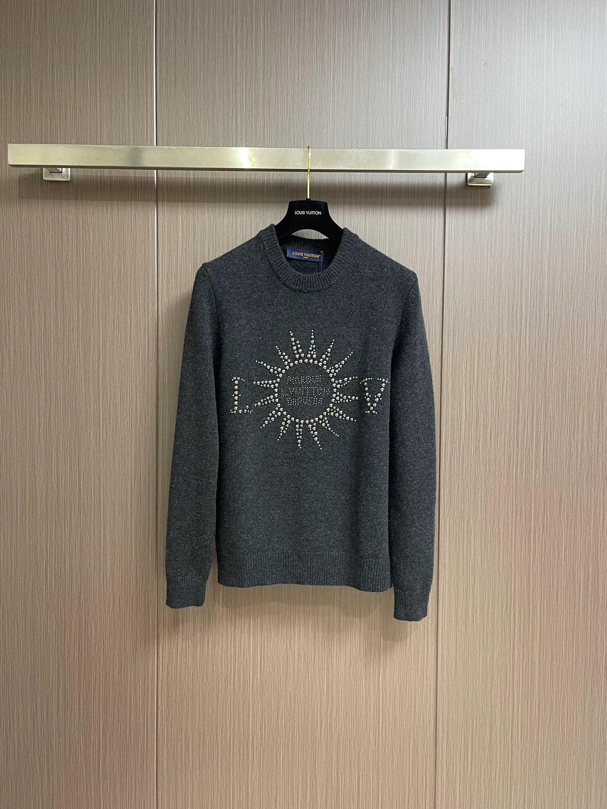 루이비통 엠벨리시드 롱 슬리브드 메리노 울 크루넥 1AFXKR