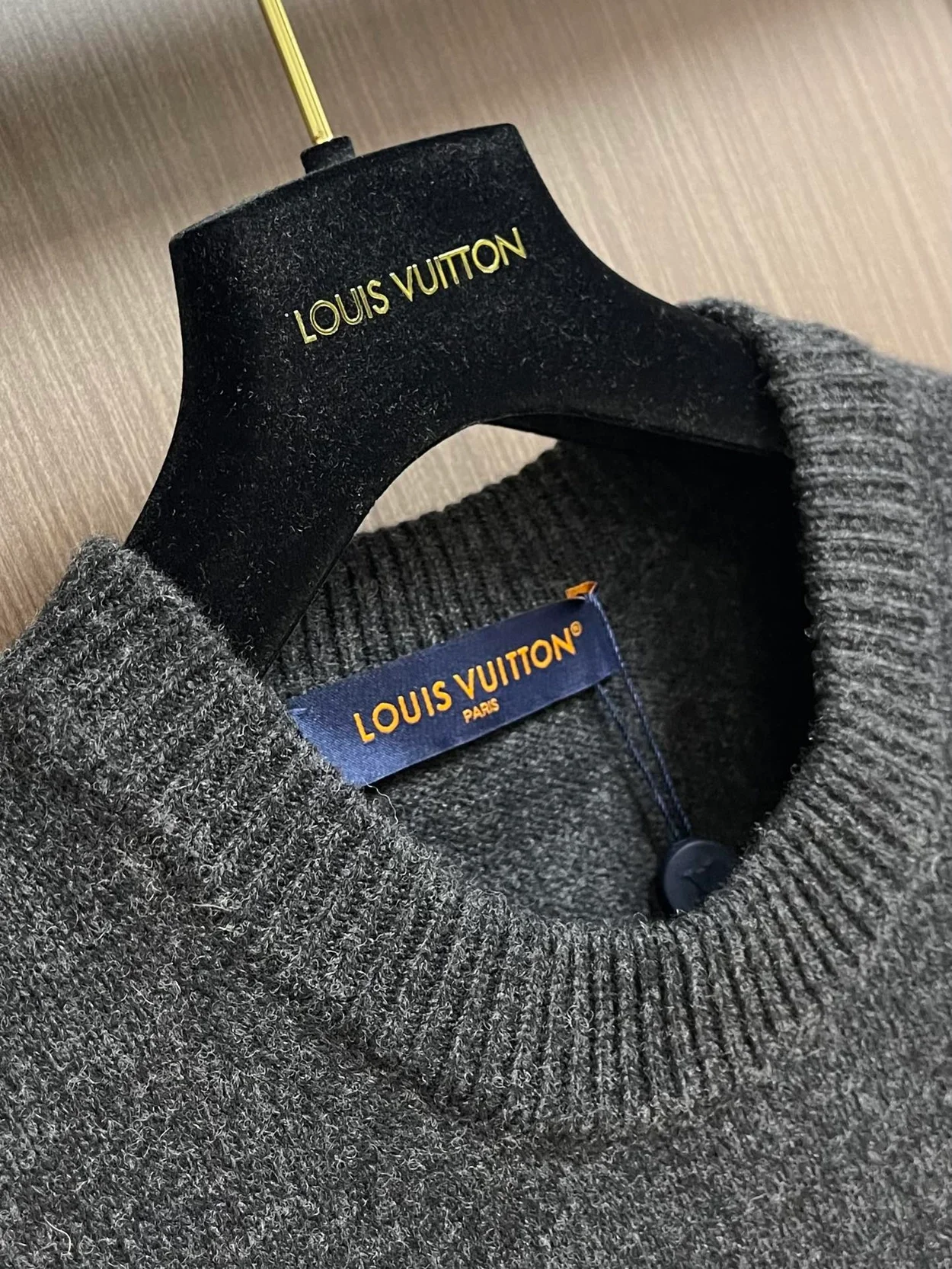 루이비통 엠벨리시드 롱 슬리브드 메리노 울 크루넥 1AFXKR