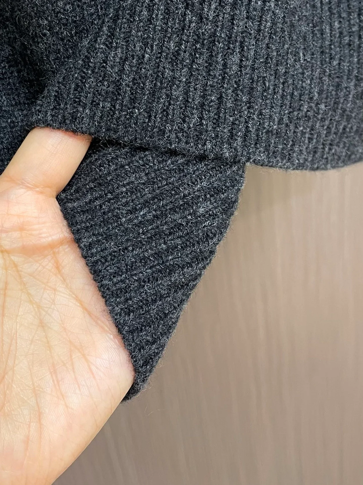 루이비통 엠벨리시드 롱 슬리브드 메리노 울 크루넥 1AFXKR