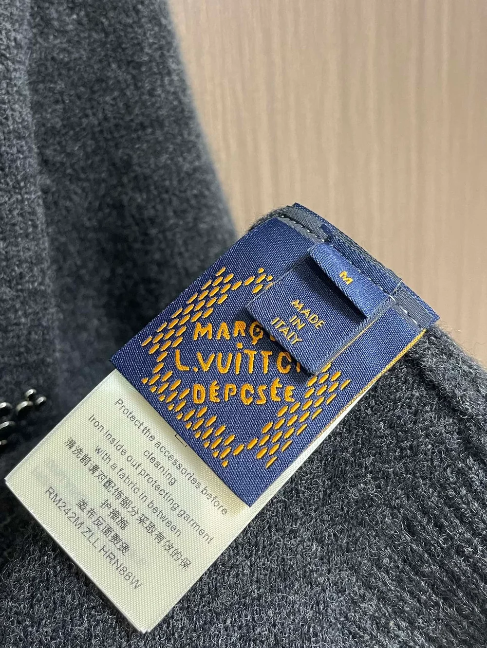 루이비통 엠벨리시드 롱 슬리브드 메리노 울 크루넥 1AFXKR