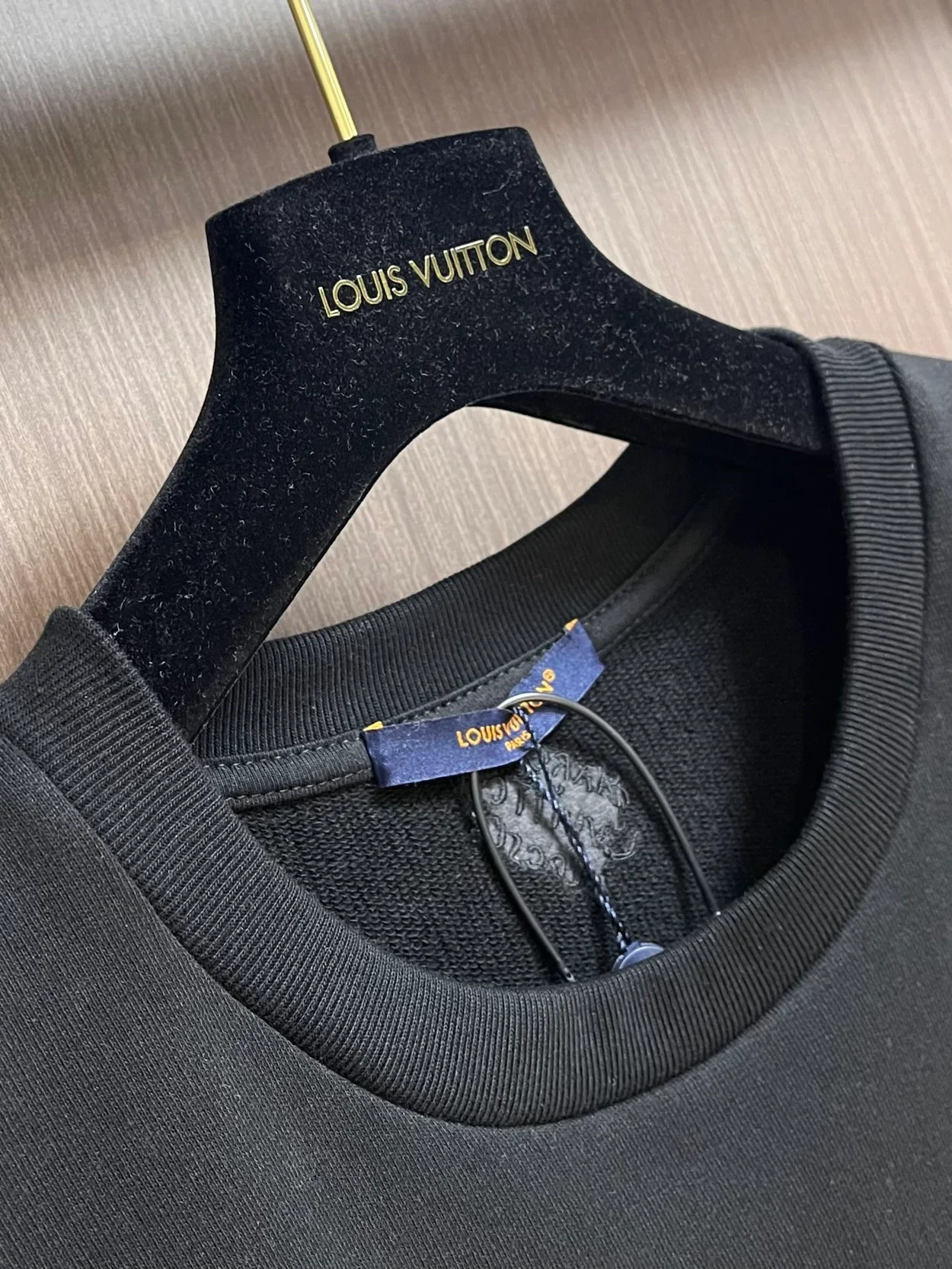 루이비통 코튼 시그니처 크루넥 1AFVAN