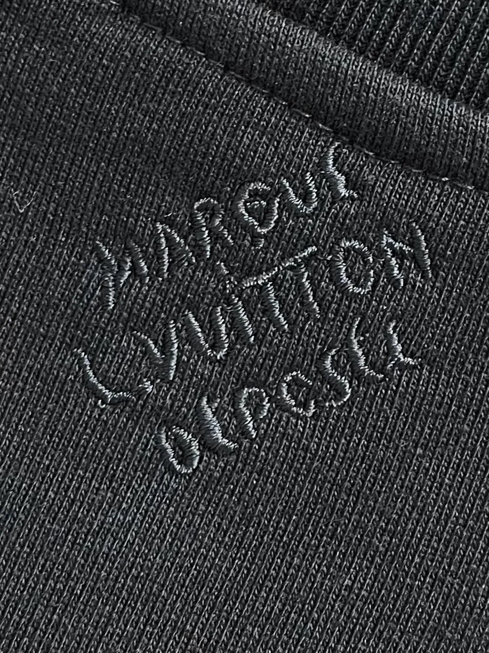 루이비통 코튼 시그니처 크루넥 1AFVAN