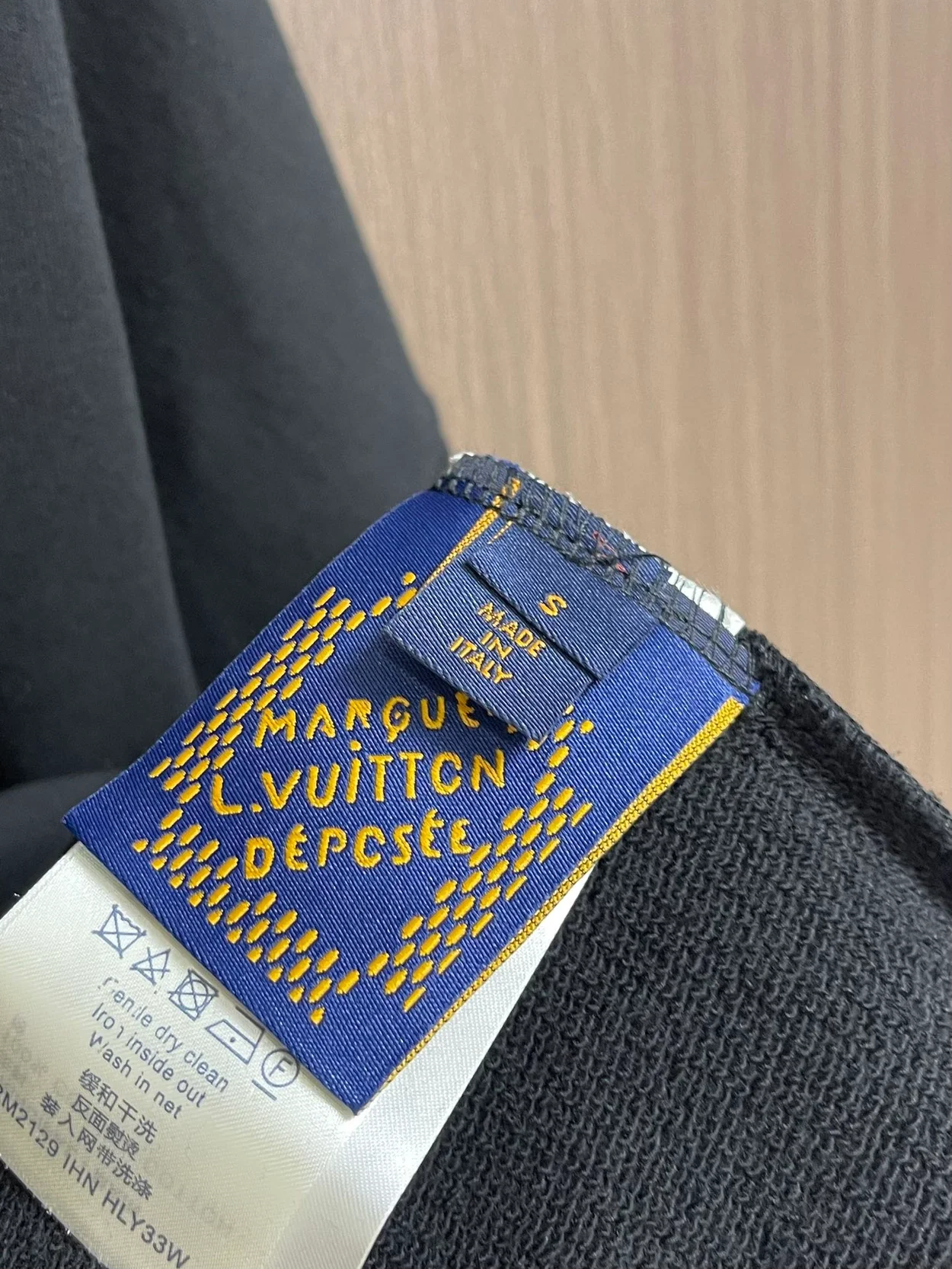 루이비통 코튼 시그니처 크루넥 1AFVAN