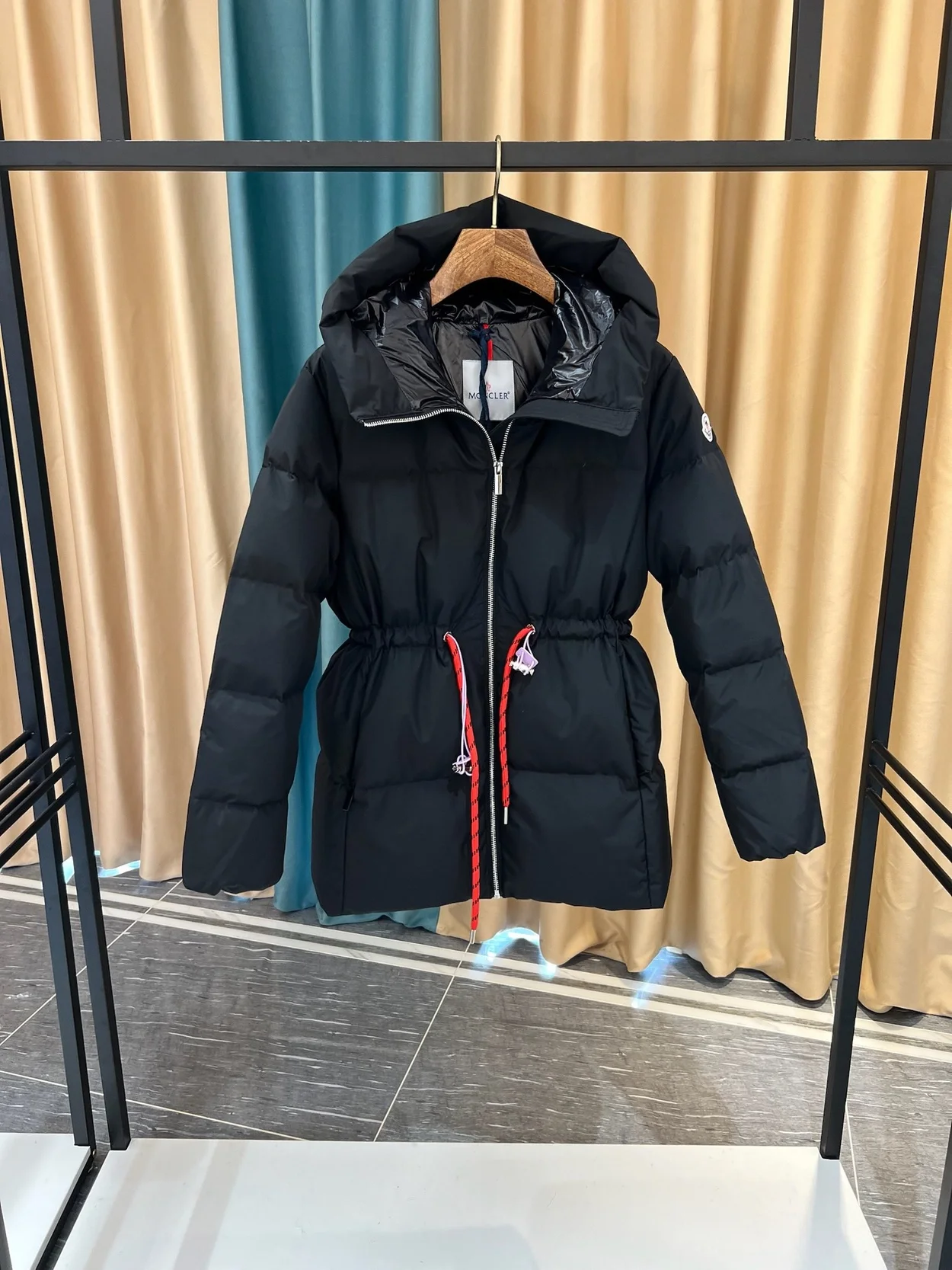 몽클레어 x 마이테레사 익스클루시브 다운 베스트