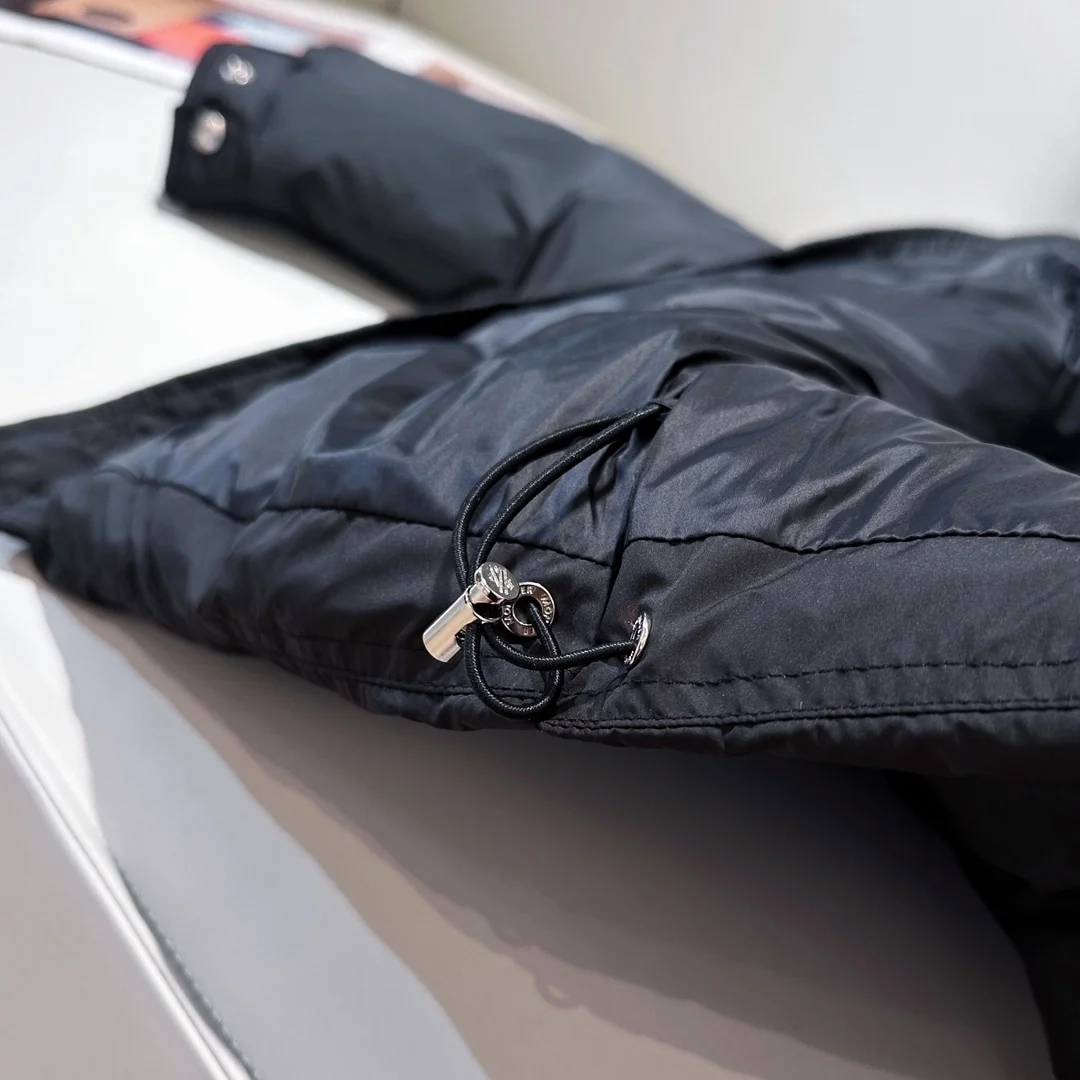 몽클레어 Braye 쇼트 패딩 점퍼