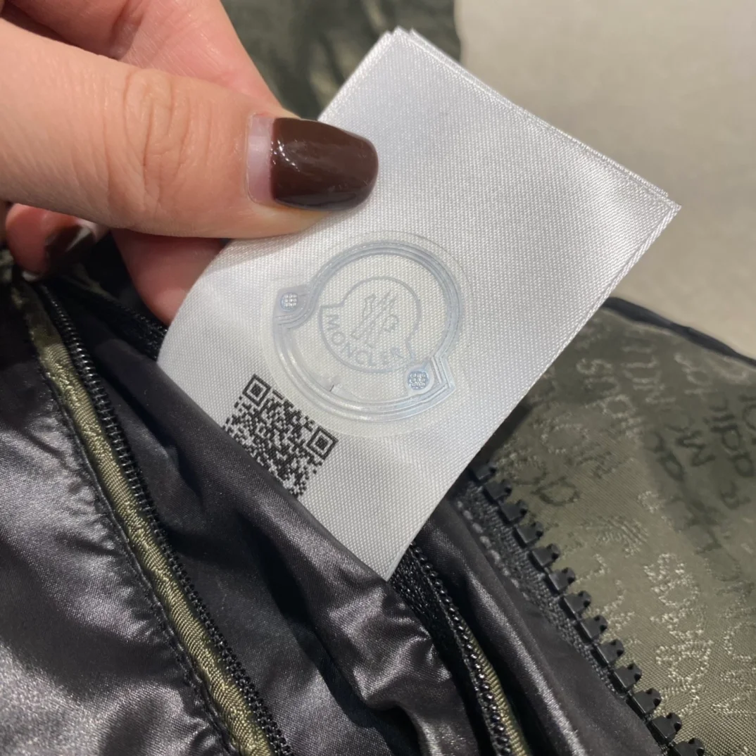 몽클레어 Alpbach 쇼트 다운 자켓 카키