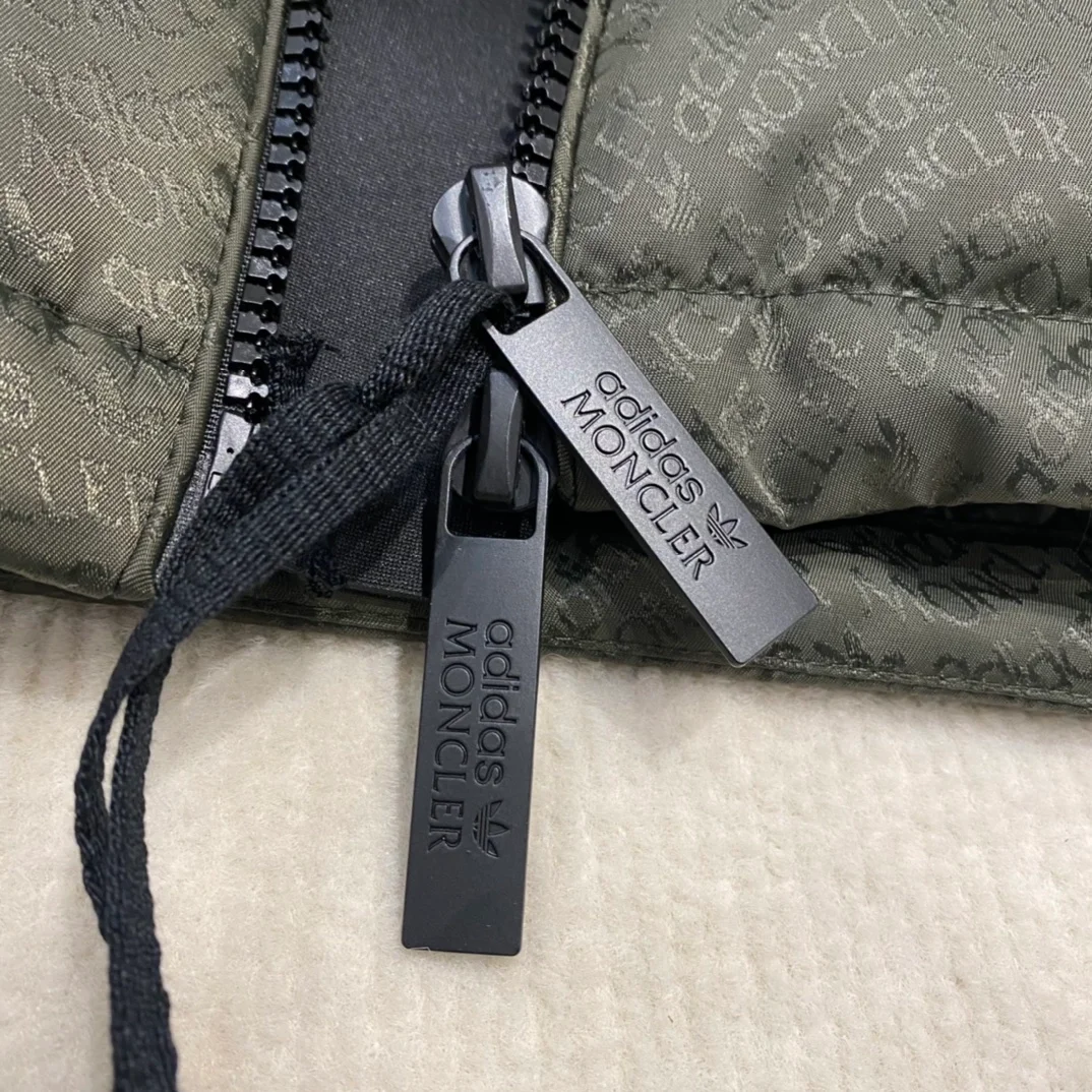 몽클레어 Alpbach 쇼트 다운 자켓 카키