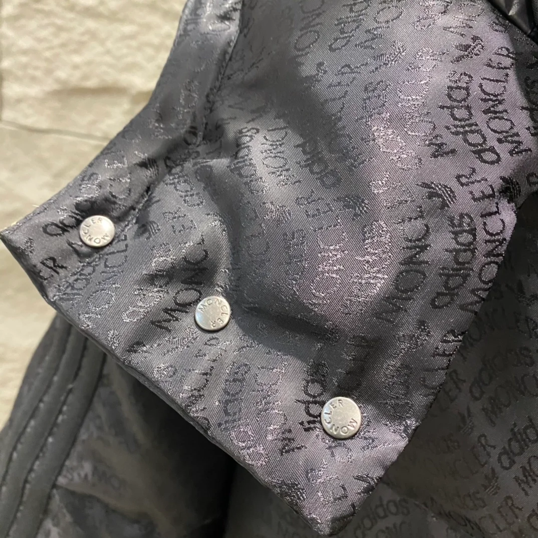 몽클레어 Alpbach 쇼트 다운 자켓 블랙