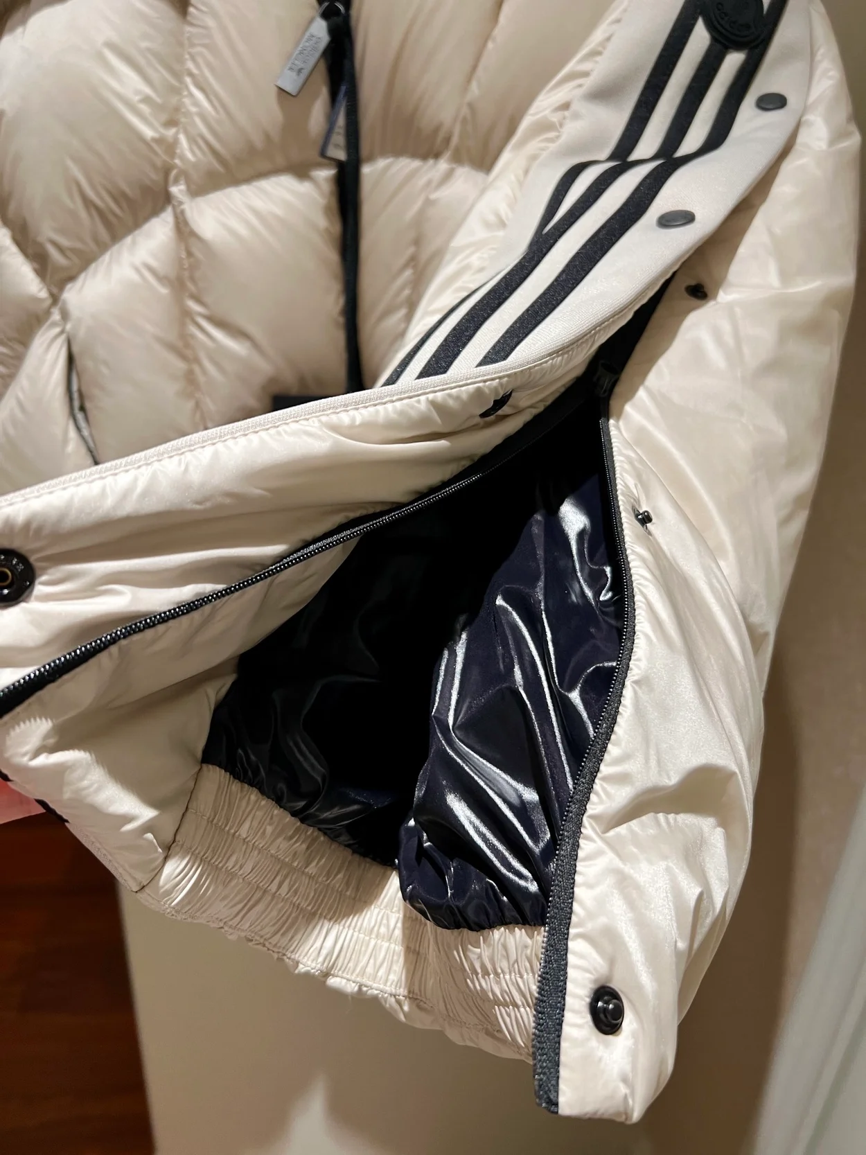 몽클레어 x 아디다스 푸신 크롭 푸퍼 자켓