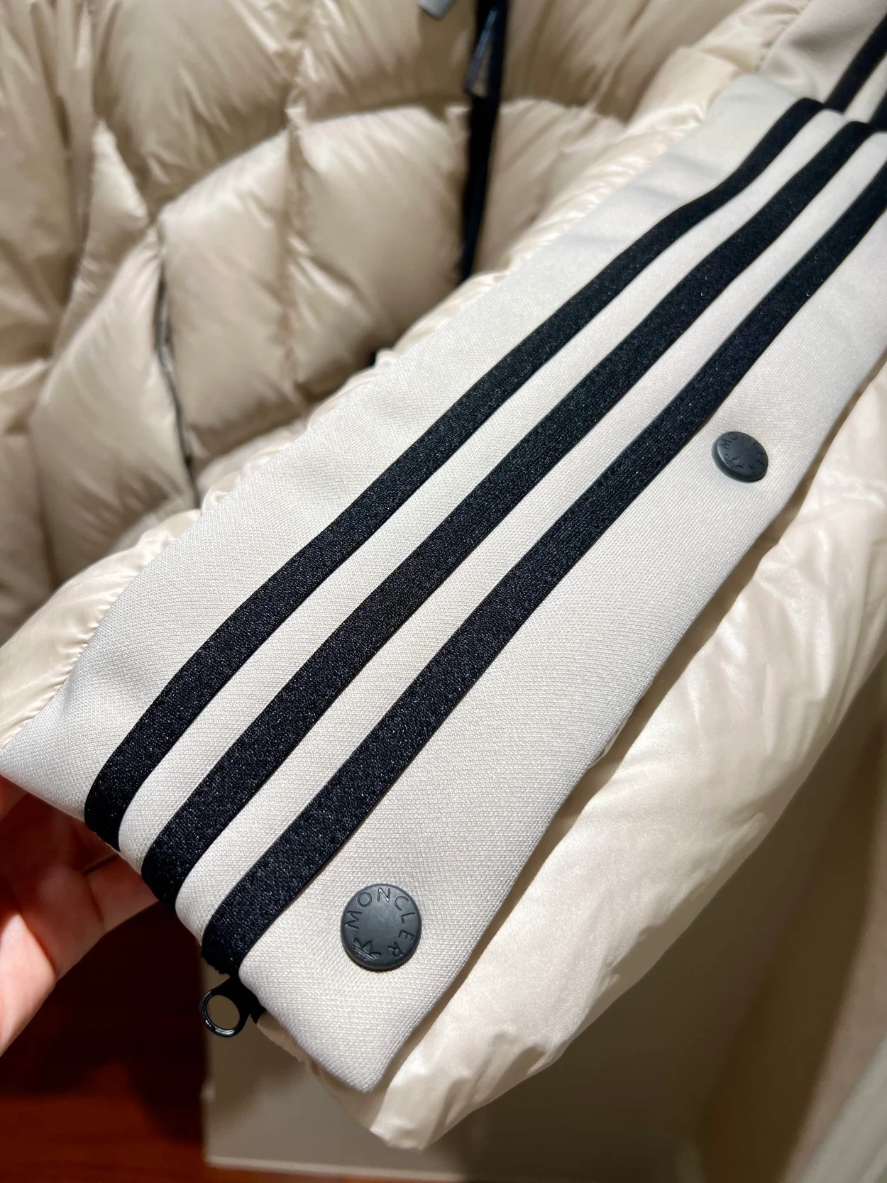 몽클레어 x 아디다스 푸신 크롭 푸퍼 자켓