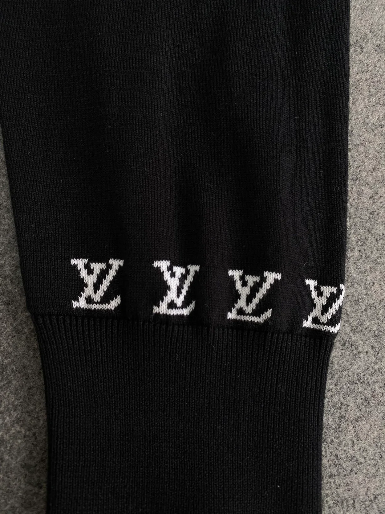 루이비통 롱 슬리브드 코튼 크루넥 1AFQSN 350