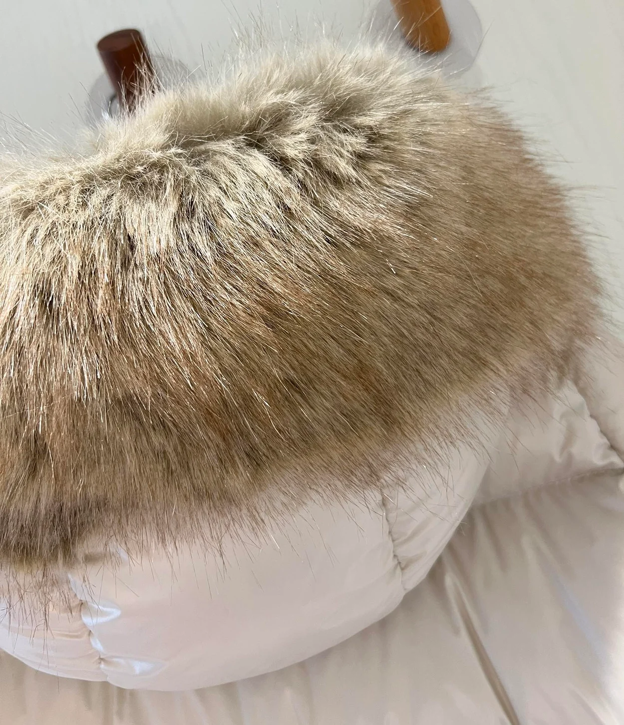 몽클레어 라치에 후드 다운 자켓