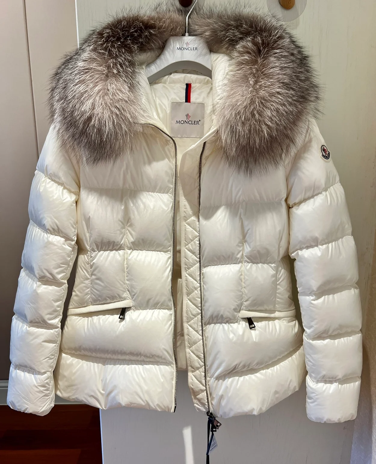 몽클레어 BOED 화이트 퍼후드 패딩 자켓