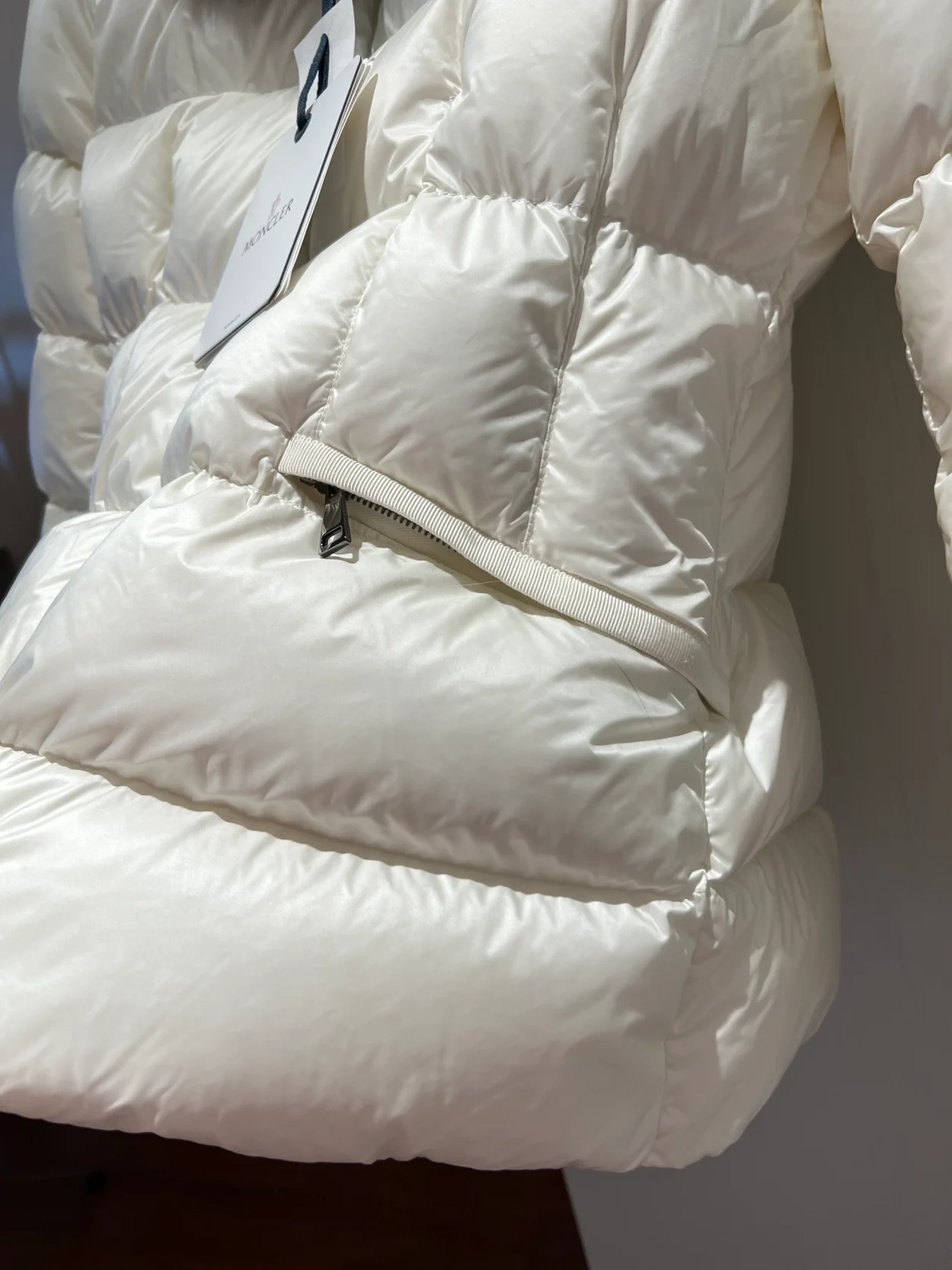 몽클레어 BOED 화이트 퍼후드 패딩 자켓