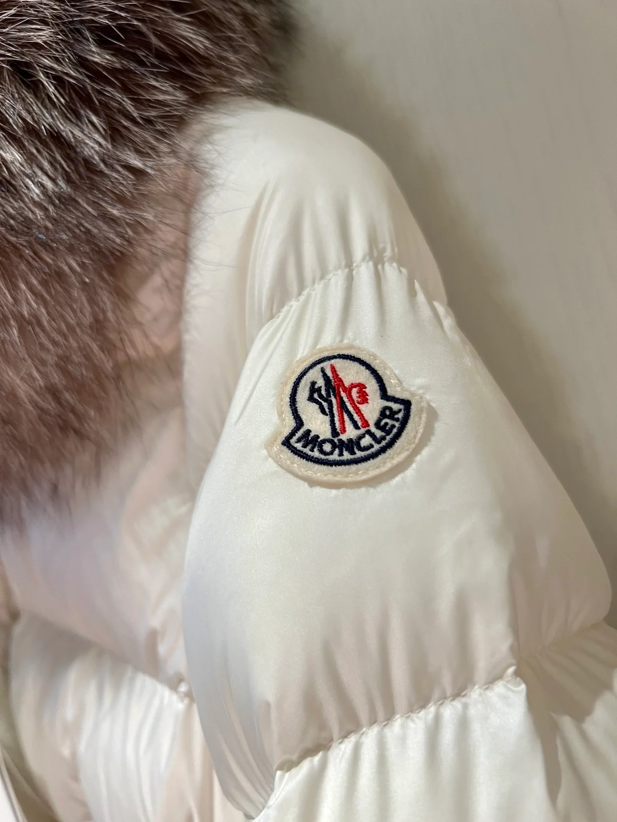 몽클레어 BOED 화이트 퍼후드 패딩 자켓