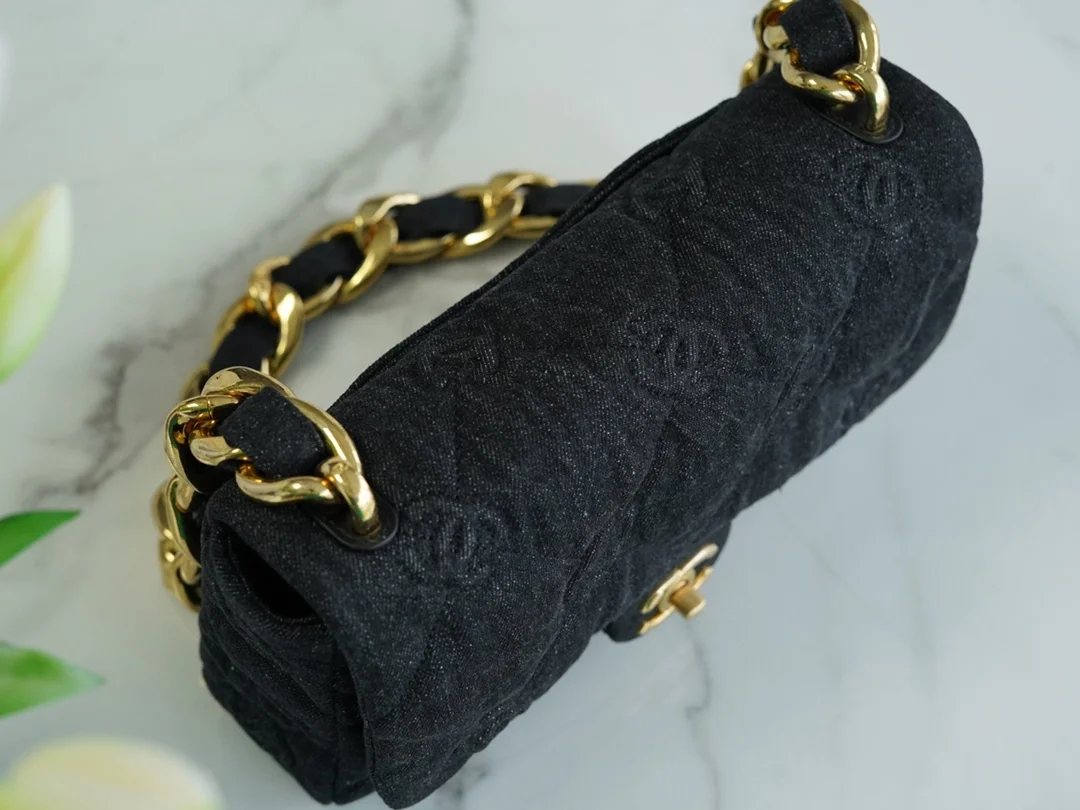 샤넬 블루 cc 퀄트 데님 미디움 체인백