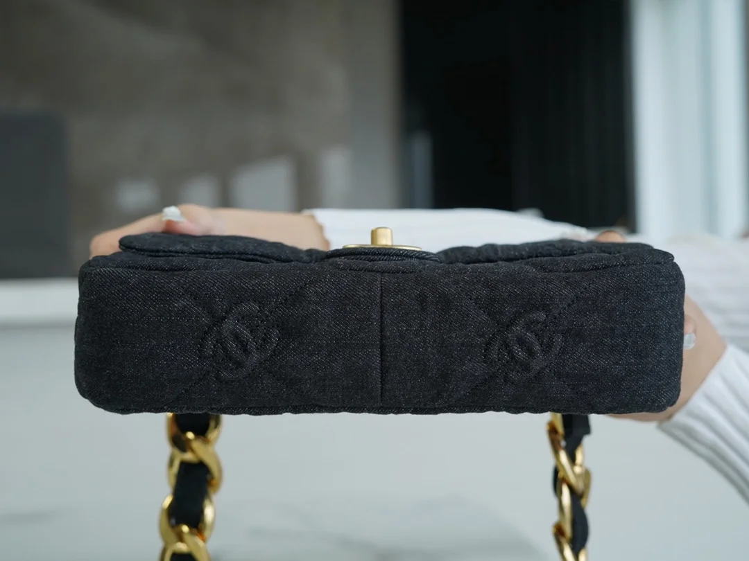 샤넬 블루 cc 퀄트 데님 미디움 체인백