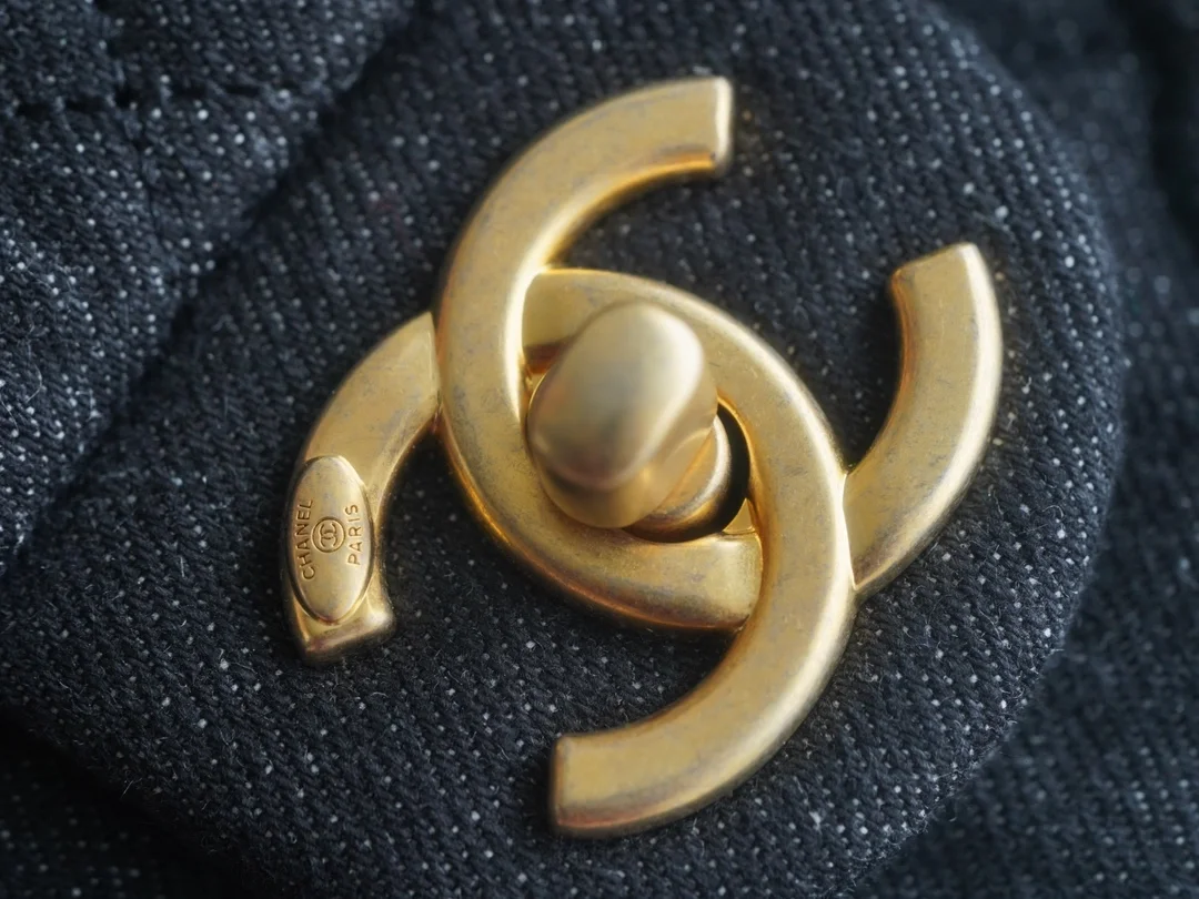 샤넬 블루 cc 퀄트 데님 미디움 체인백