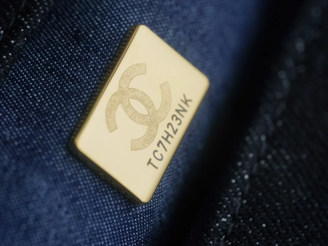 샤넬 블루 cc 퀄트 데님 미디움 체인백