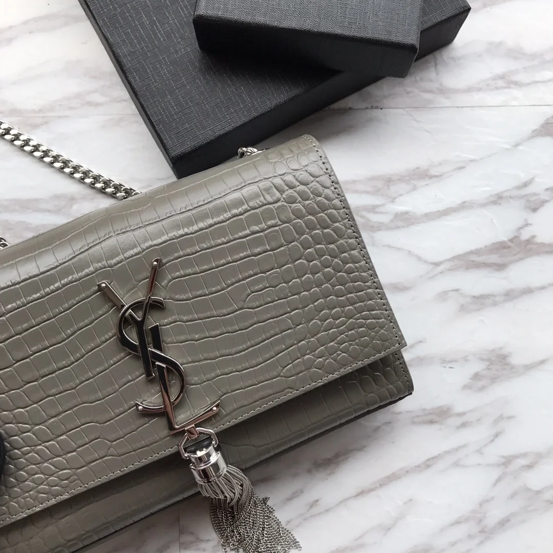생로랑 크로커다일 케이트 스몰 태슬백 그레이 실버