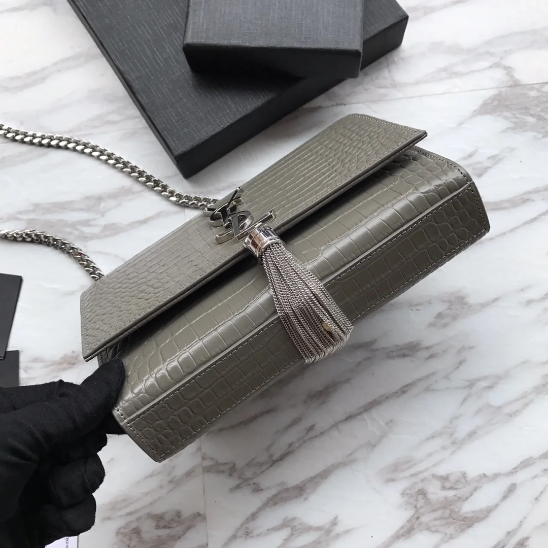 생로랑 크로커다일 케이트 스몰 태슬백 그레이 실버