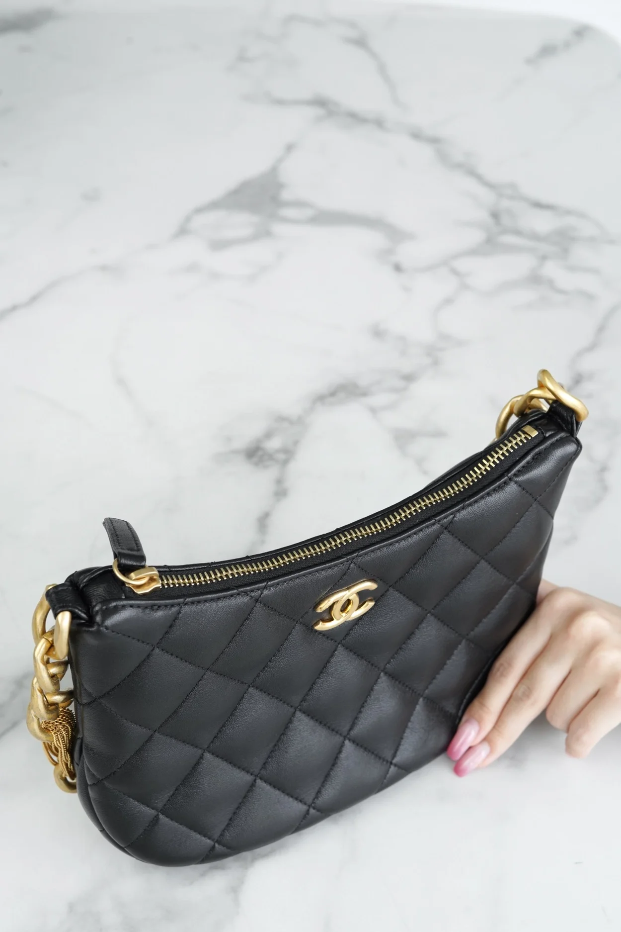 샤넬 블랙 레더 CC 로고 크로스백