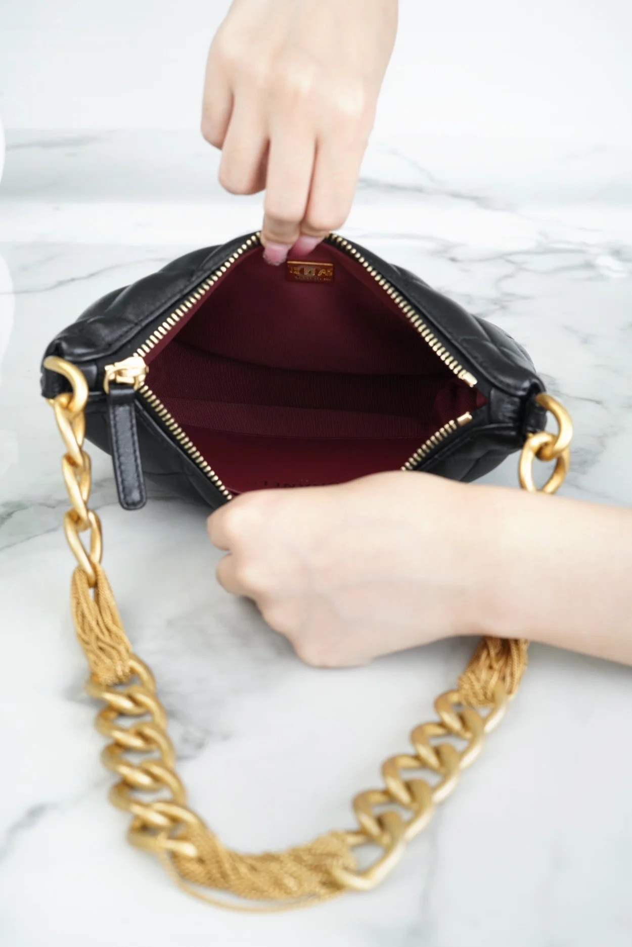 샤넬 블랙 레더 CC 로고 크로스백