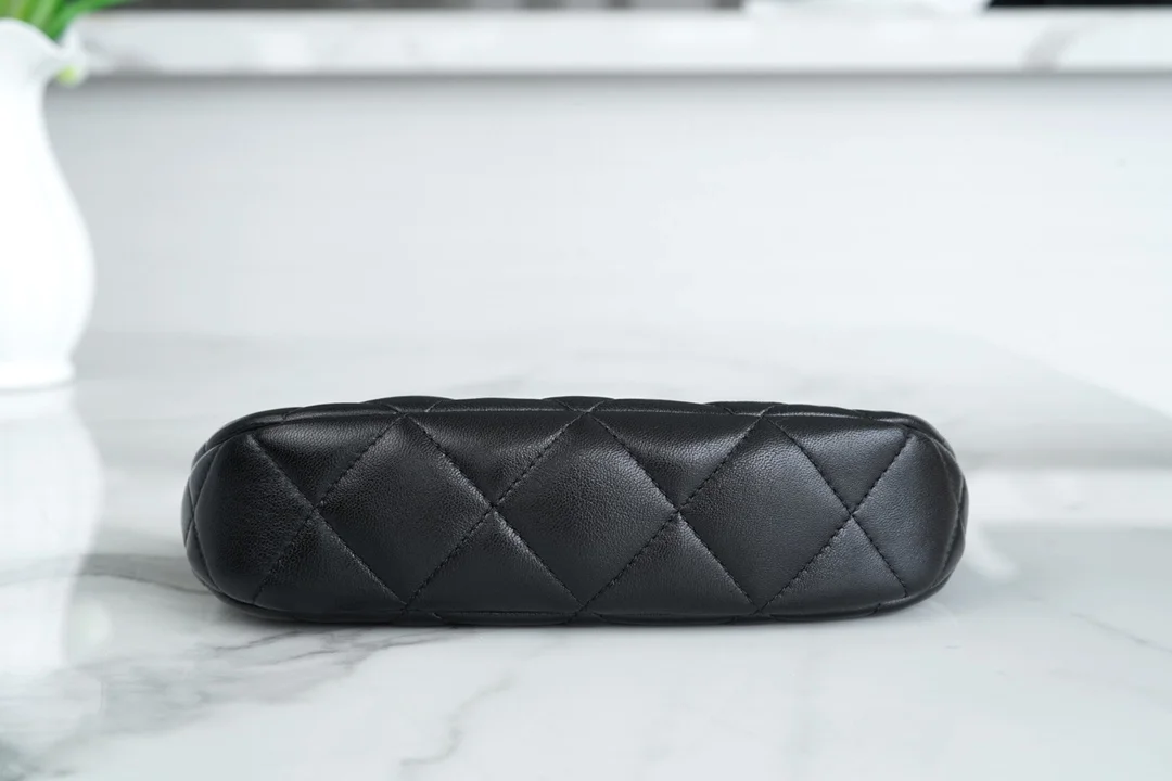 샤넬 블랙 레더 CC 로고 크로스백