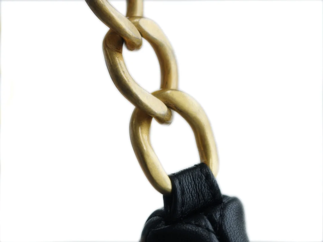 샤넬 블랙 레더 CC 로고 크로스백