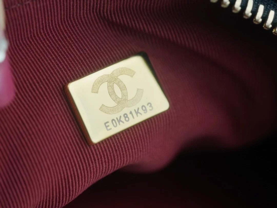 샤넬 블랙 레더 CC 로고 크로스백