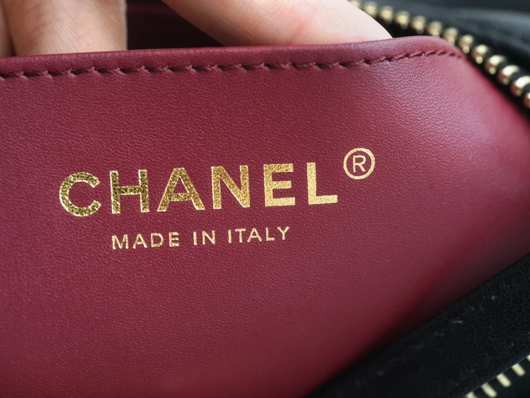 샤넬 블랙 레더 CC 로고 크로스백