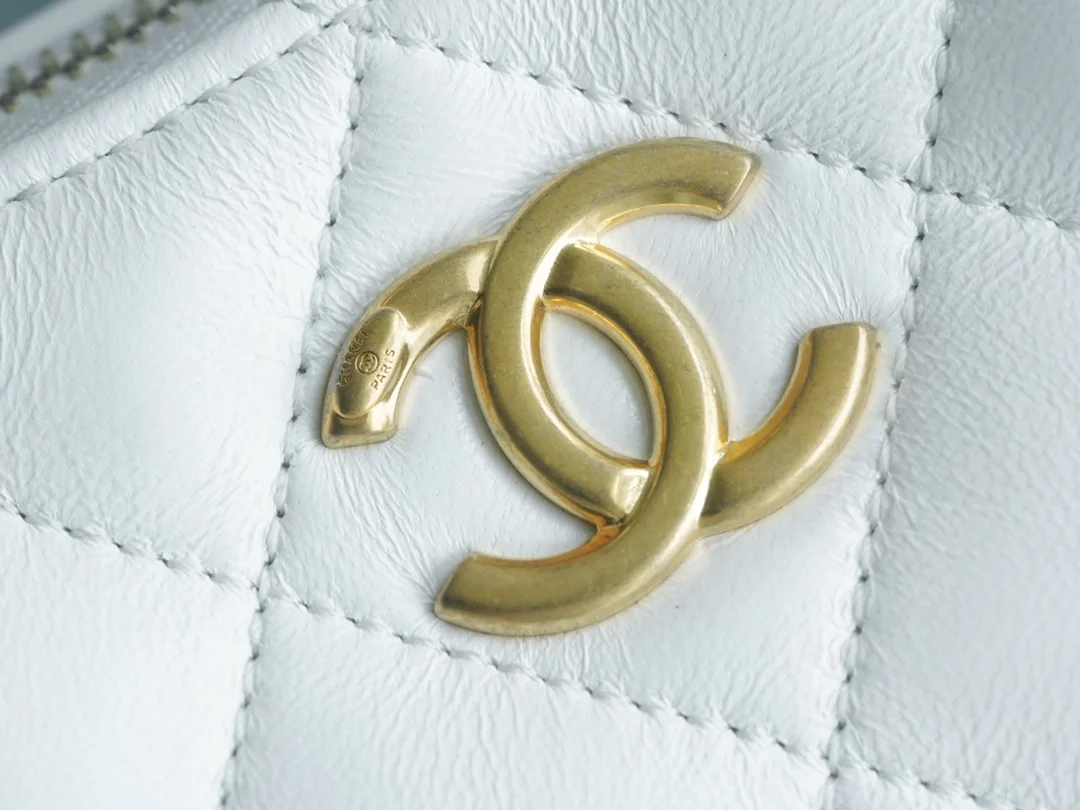 샤넬 화이트 레더 CC 로고 크로스백