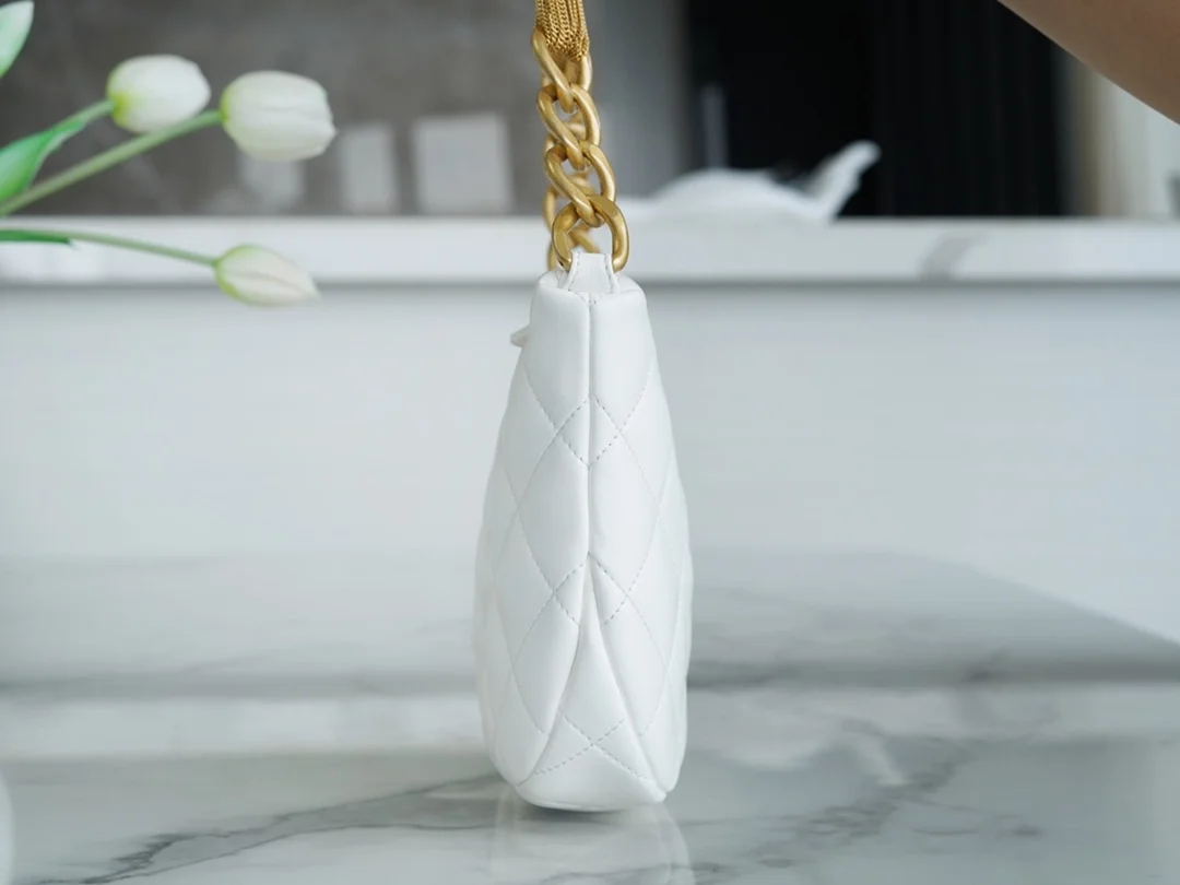 샤넬 화이트 레더 CC 로고 크로스백