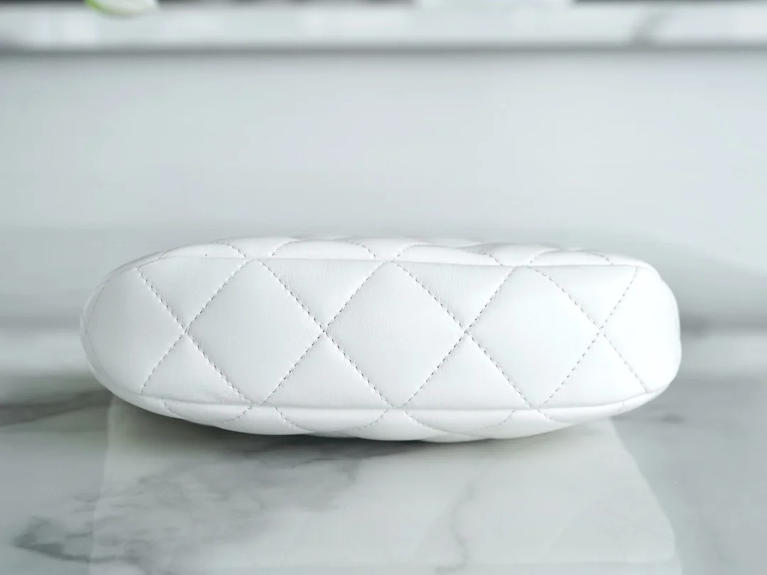 샤넬 화이트 레더 CC 로고 크로스백