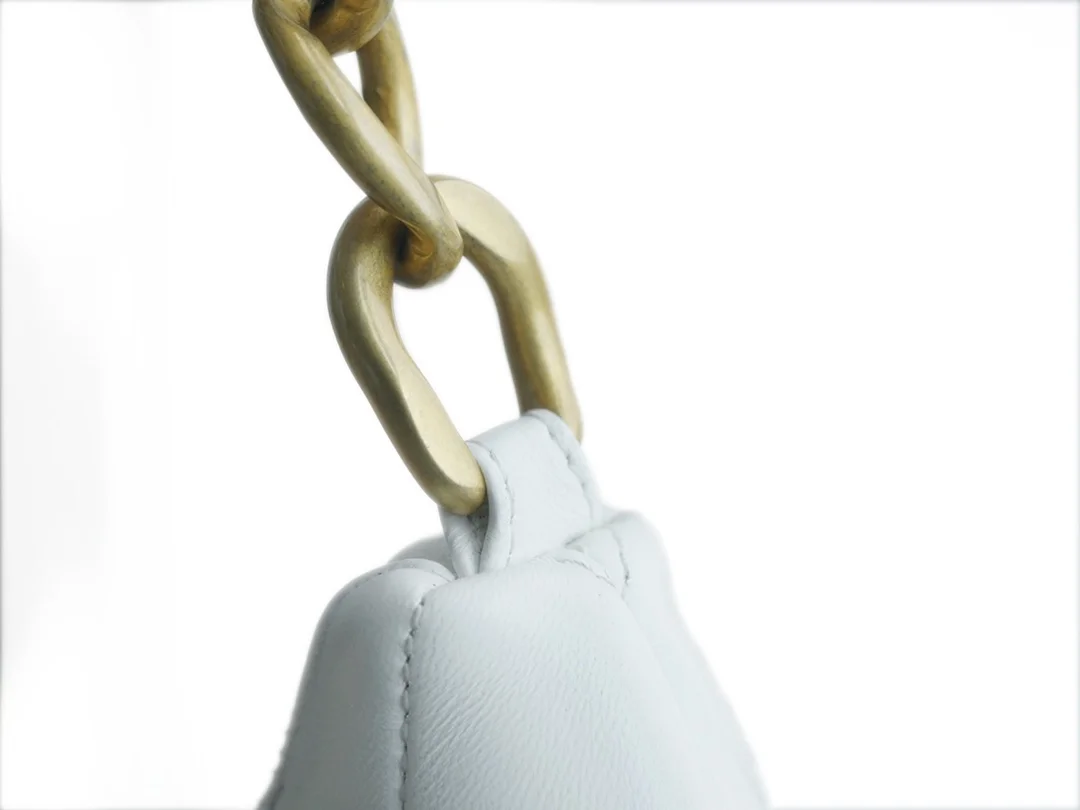 샤넬 화이트 레더 CC 로고 크로스백