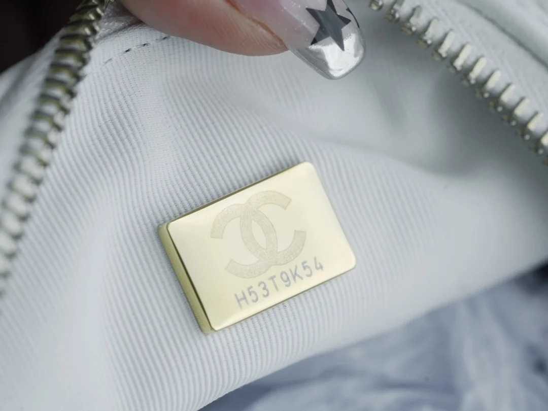 샤넬 화이트 레더 CC 로고 크로스백