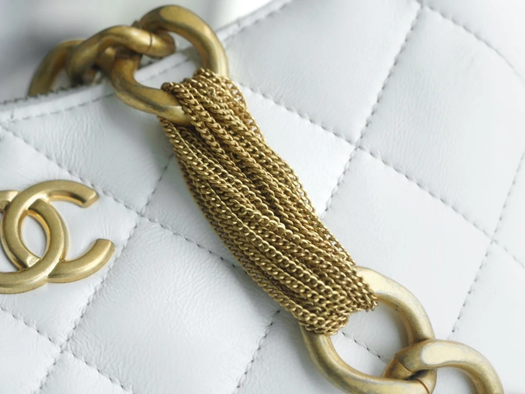 샤넬 화이트 레더 CC 로고 크로스백