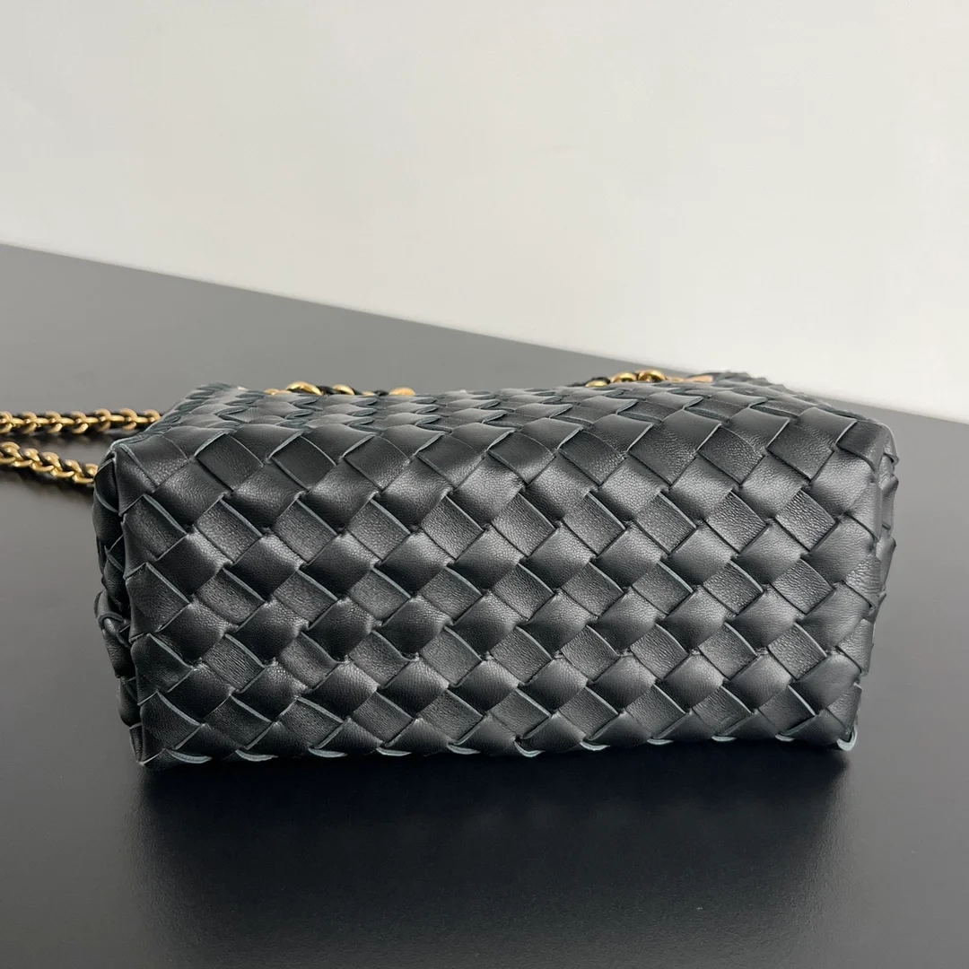 보테가 베네타 스몰 안디아모 체인백 블랙