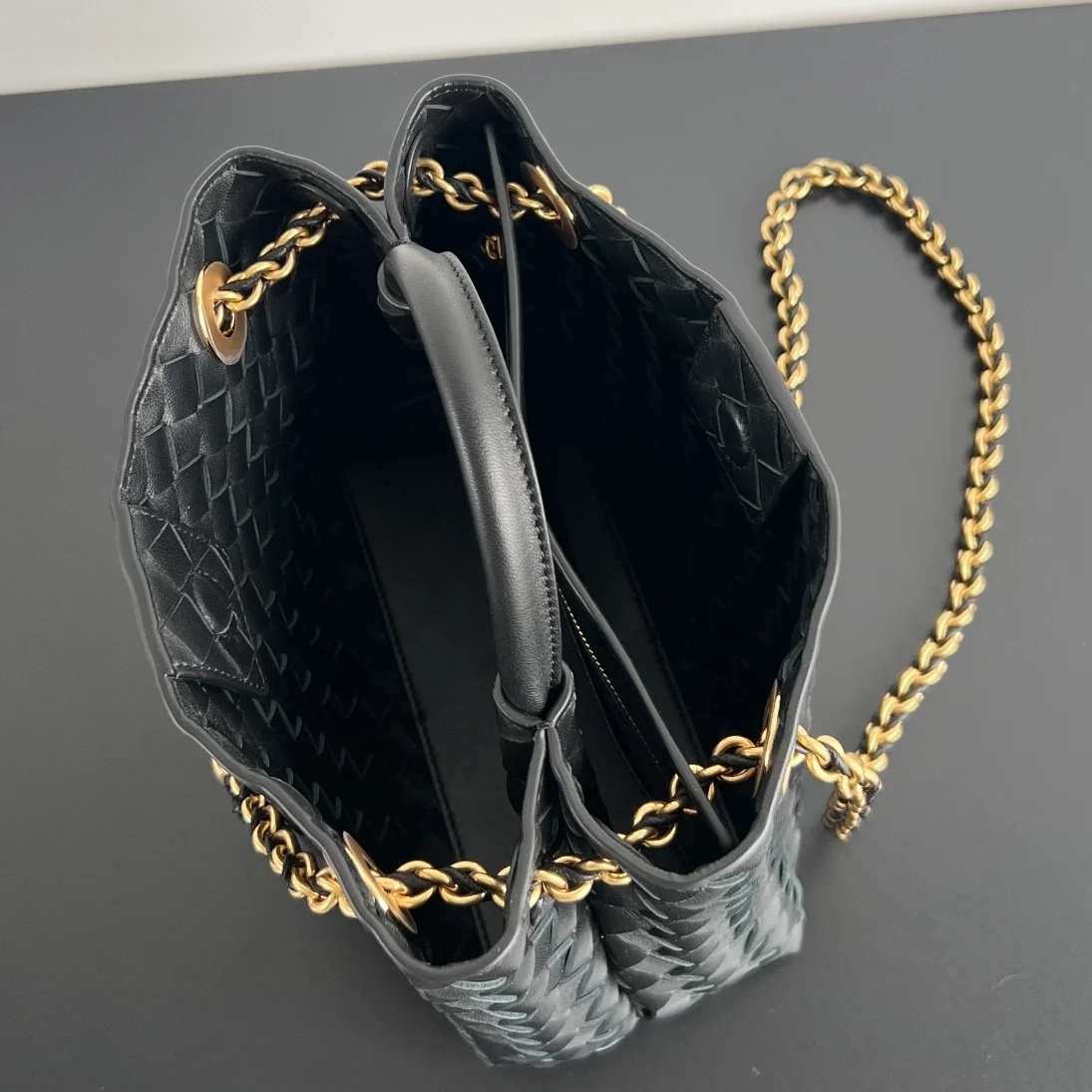 보테가 베네타 스몰 안디아모 체인백 블랙