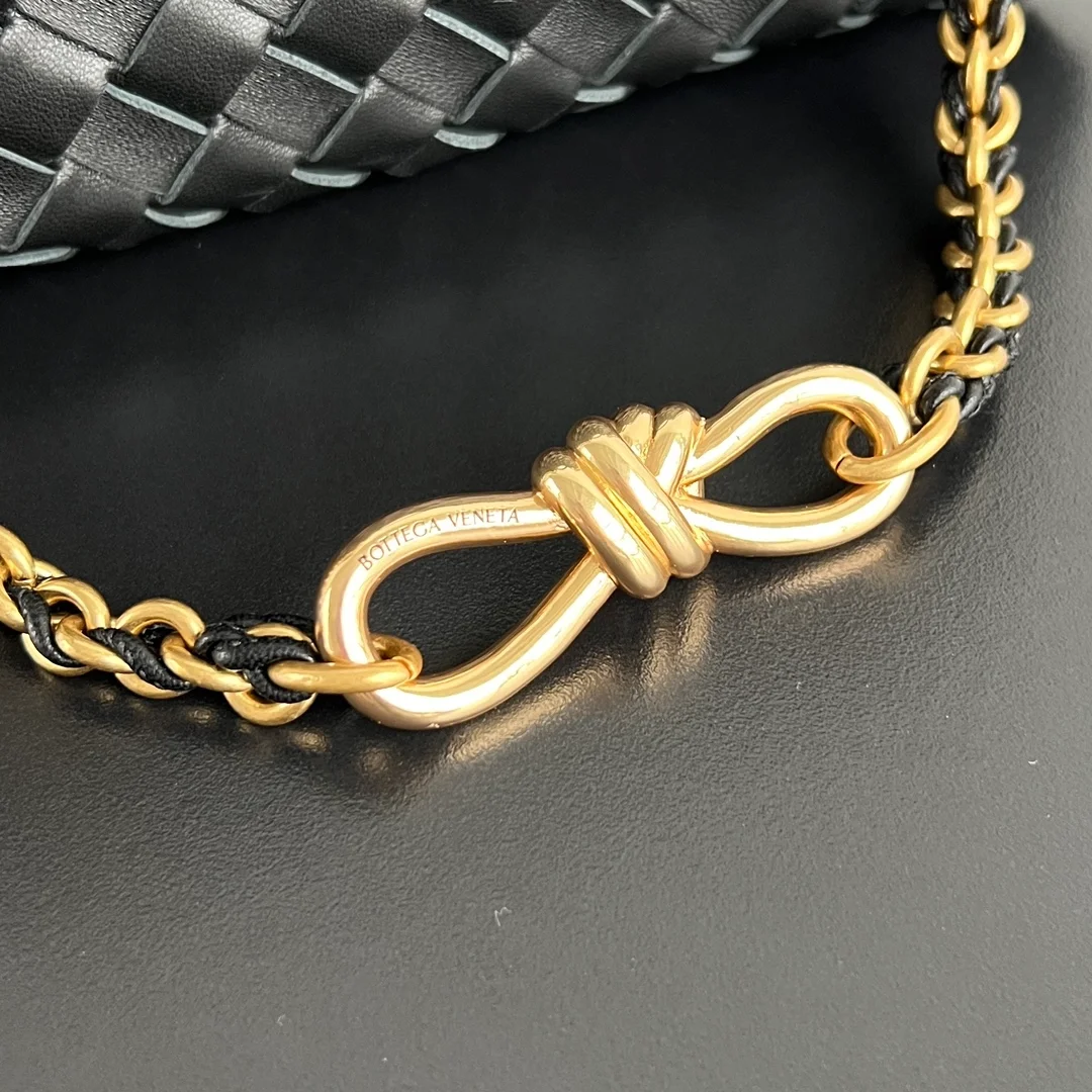 보테가 베네타 스몰 안디아모 체인백 블랙