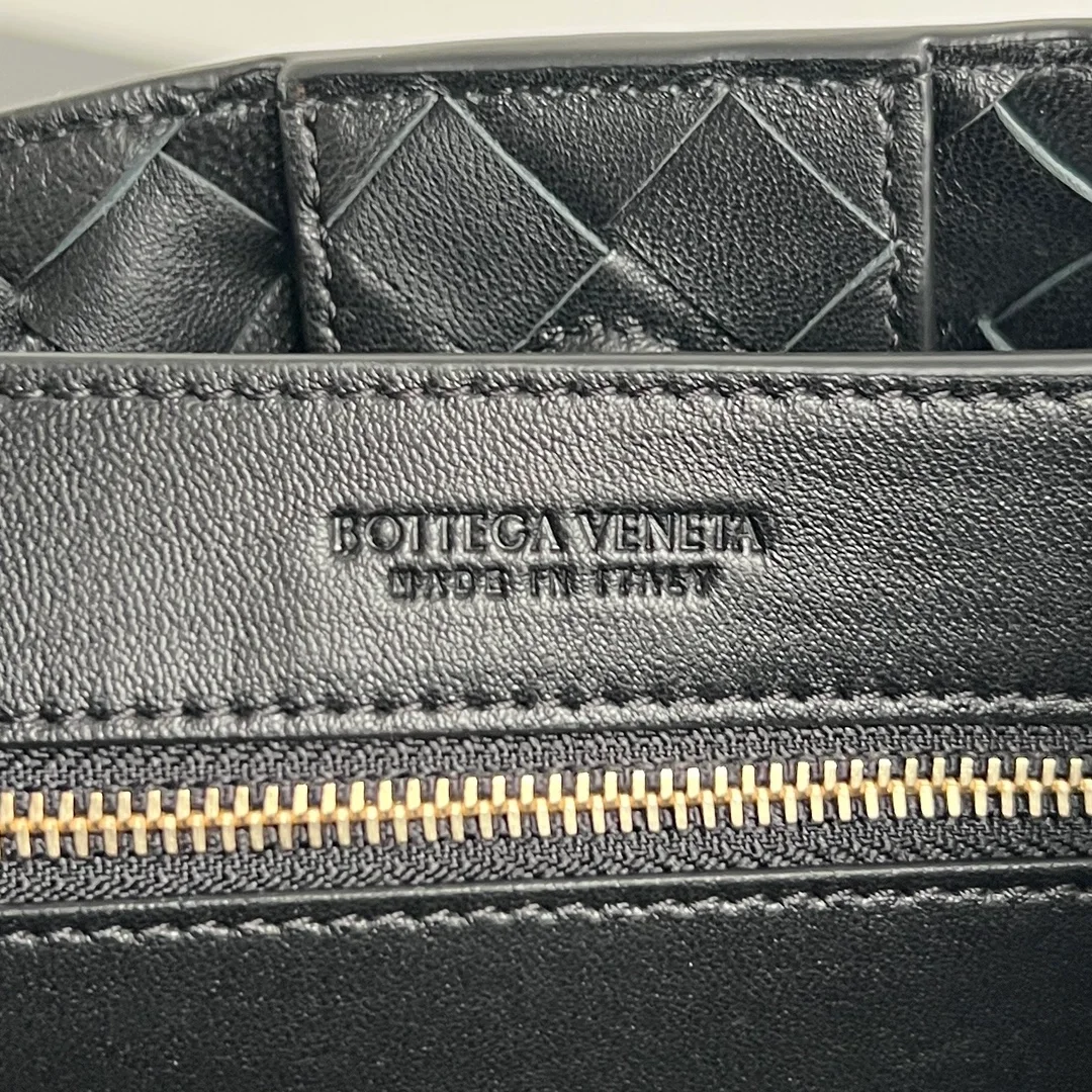 보테가 베네타 스몰 안디아모 체인백 블랙