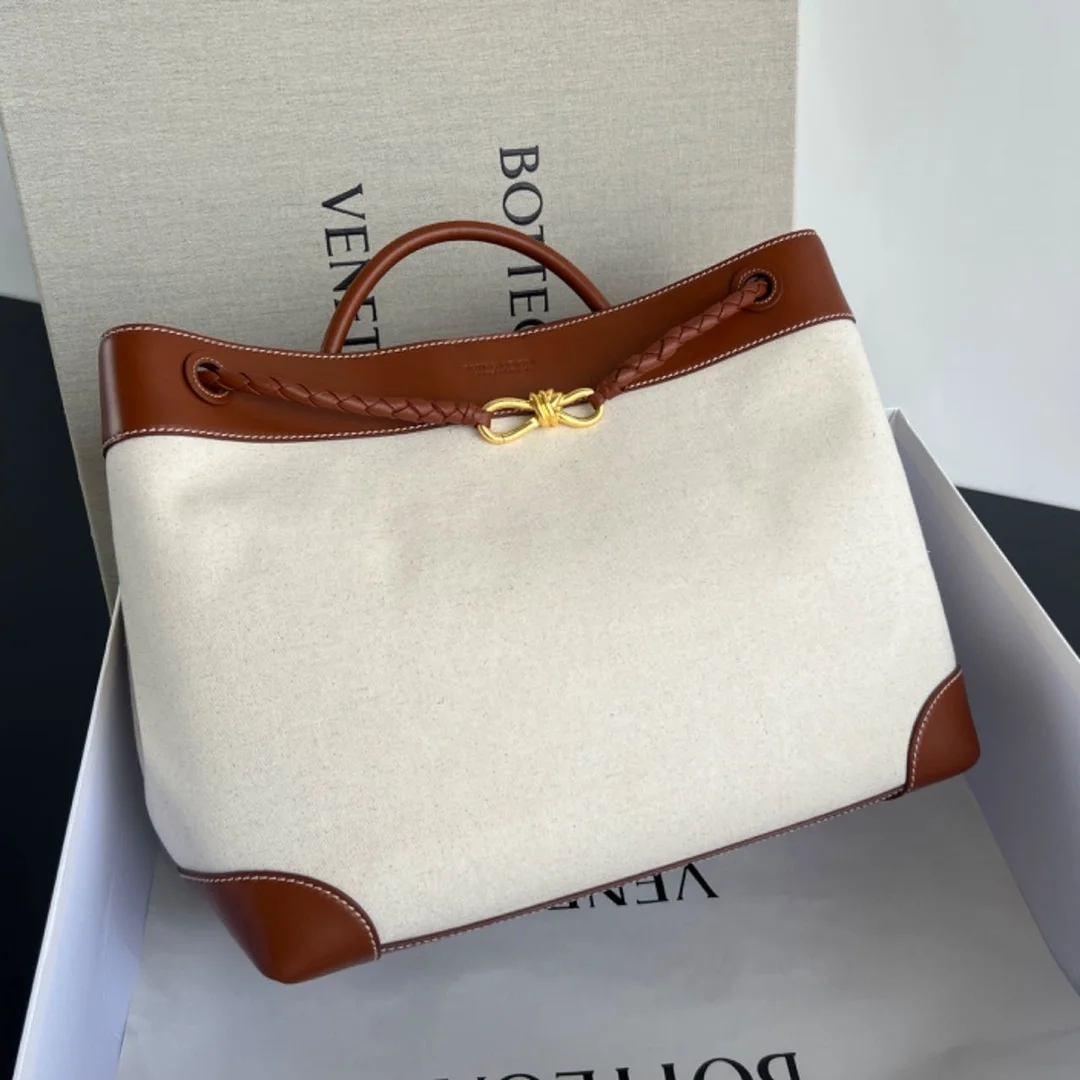 보테가 베네타 라지 안디아모 백 라이트우드