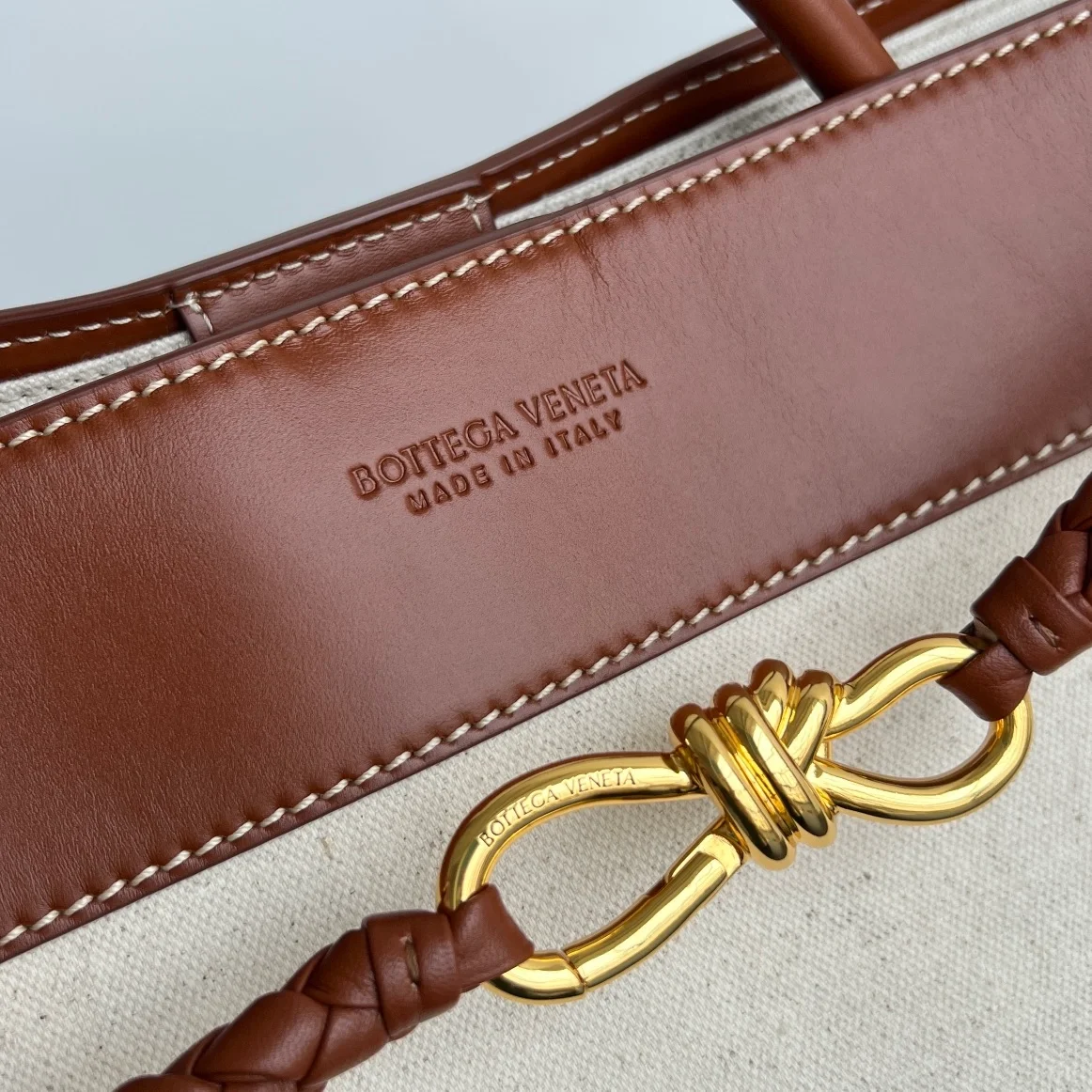 보테가 베네타 라지 안디아모 백 라이트우드