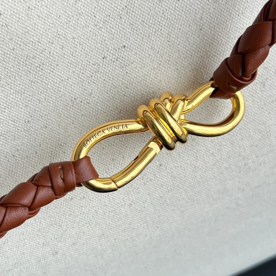 보테가 베네타 라지 안디아모 백 라이트우드