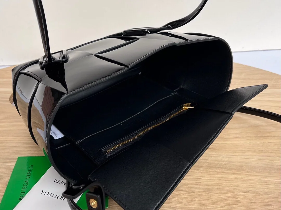보테가 베네타 아르코 토트백 블랙