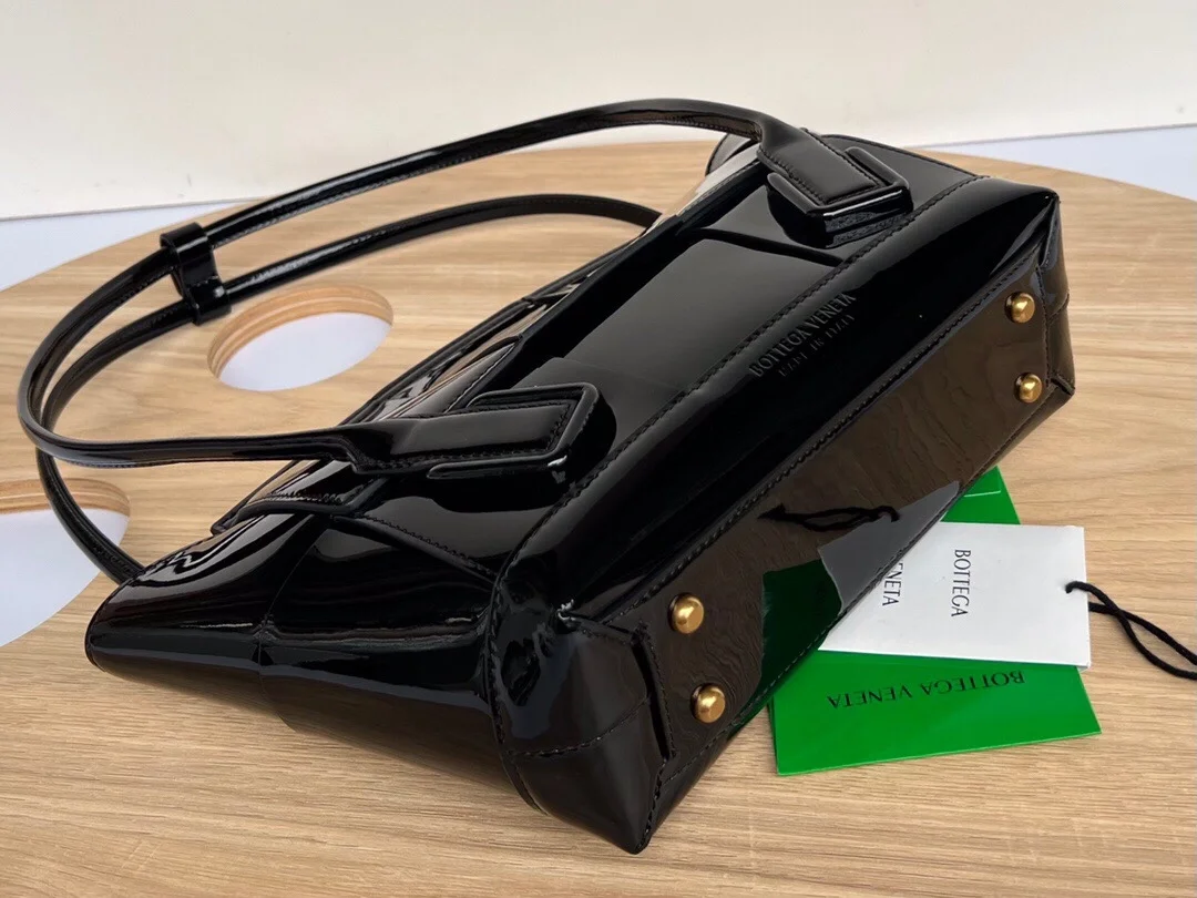 보테가 베네타 아르코 토트백 블랙