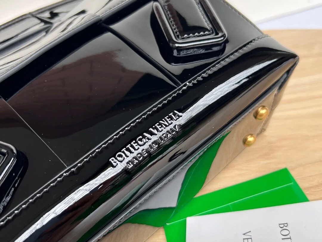 보테가 베네타 아르코 토트백 블랙