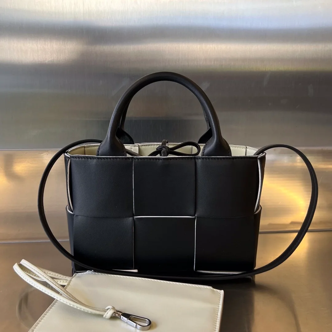 보테가 베네타 아르코 토트백 투톤 블랙