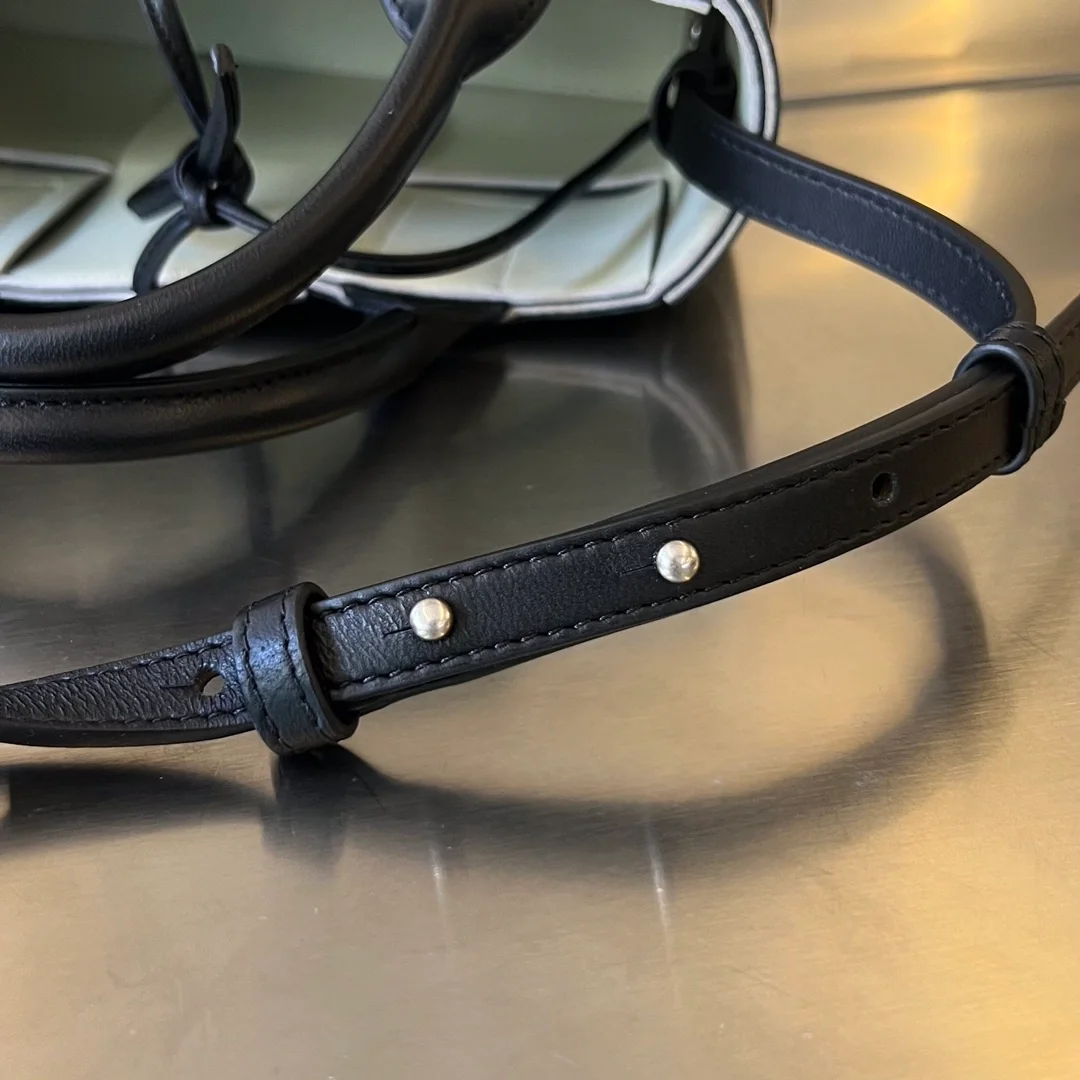 보테가 베네타 아르코 토트백 투톤 블랙